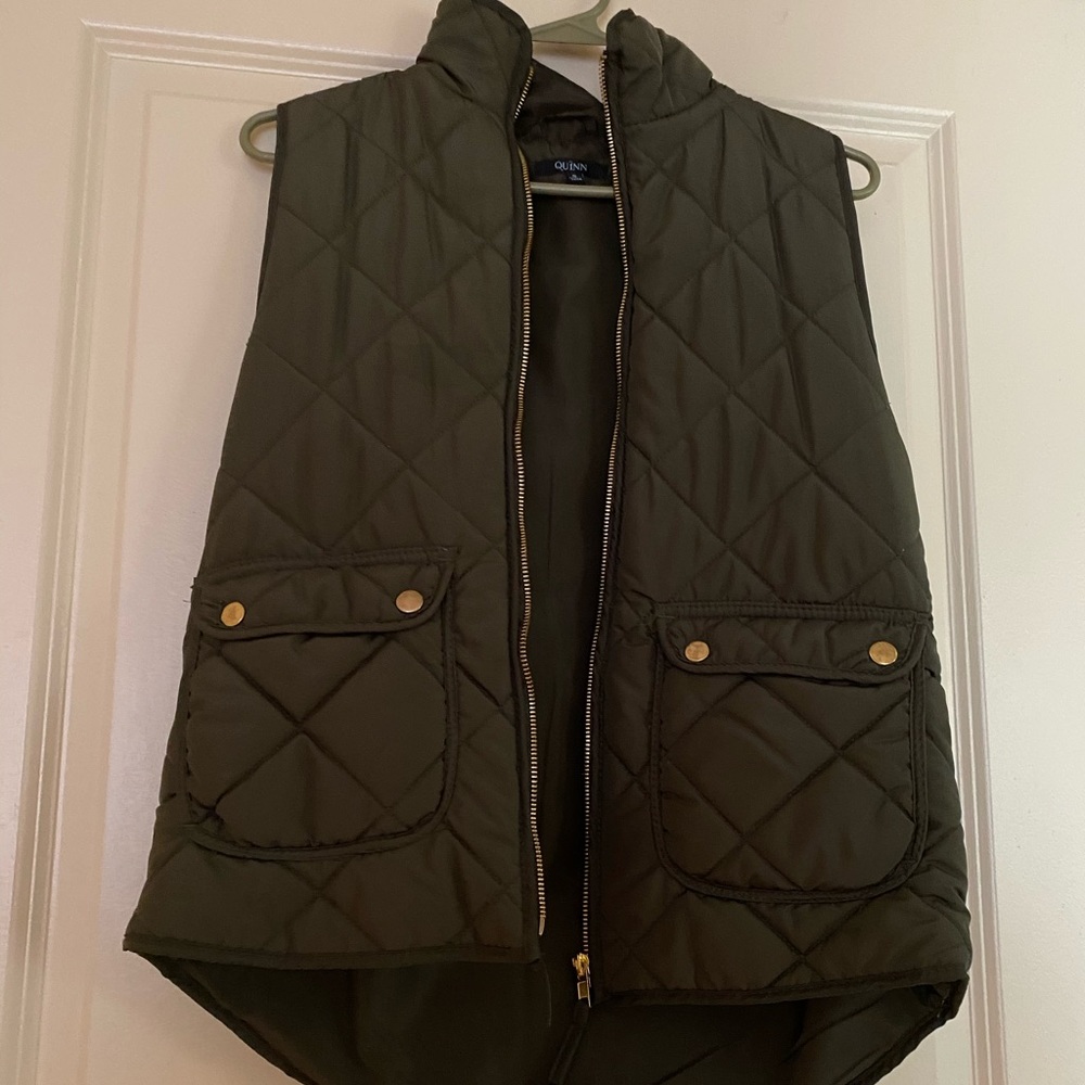 Dark green zipper vest